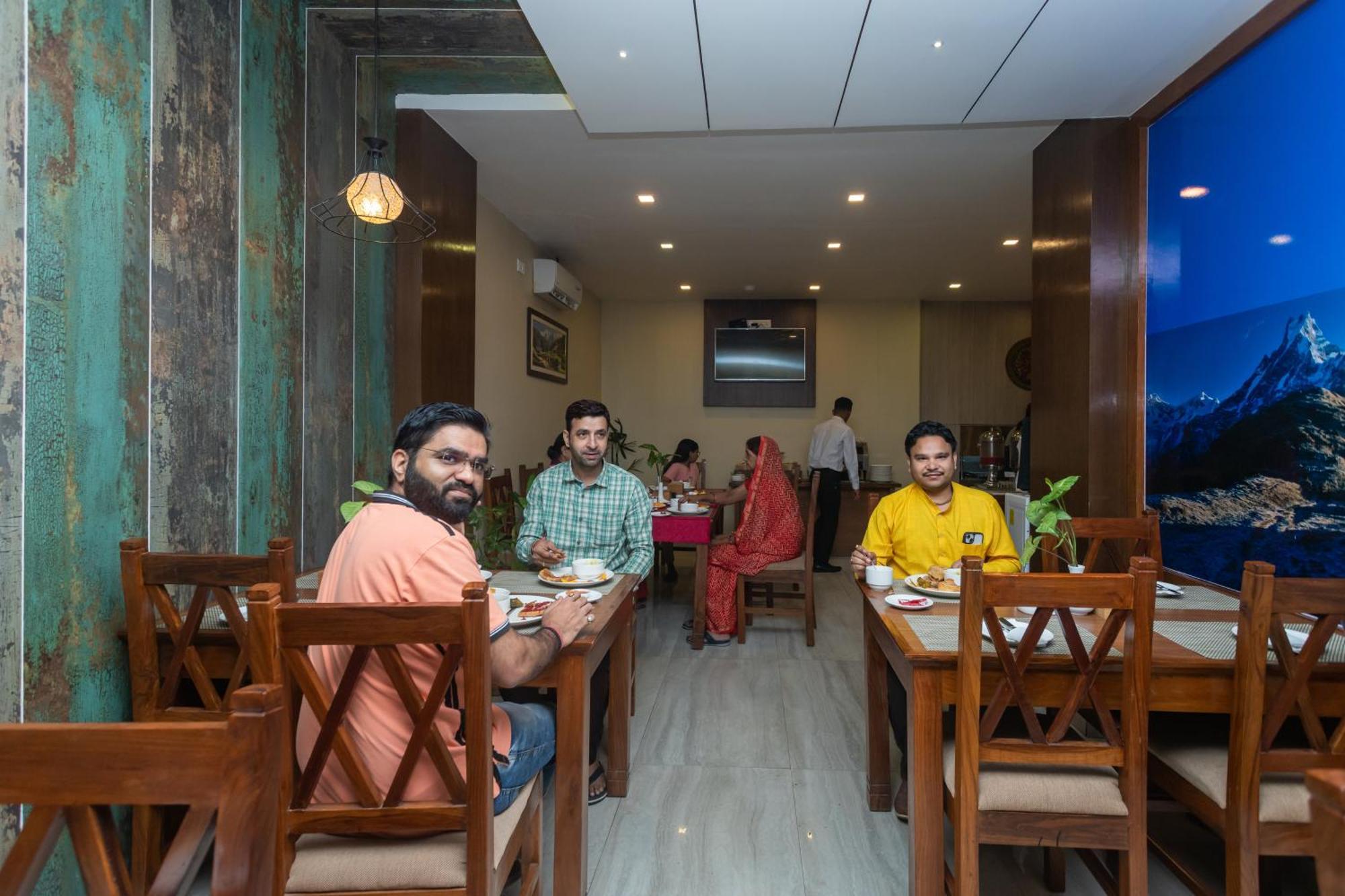 Hotel Haven O' Ganga Pokhara Exteriör bild